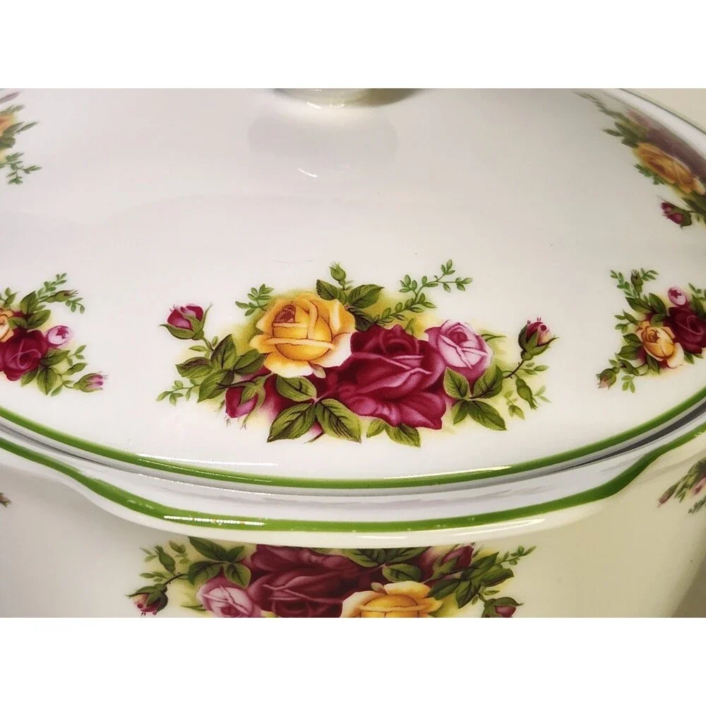 Royal Albert Old Country Roses Covered Casserole Dish Green Trim 2.5 Qt 10.5